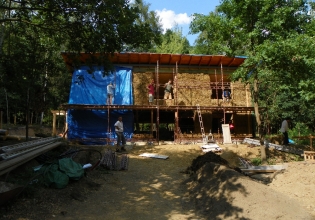 Stavba slaměného domečku
